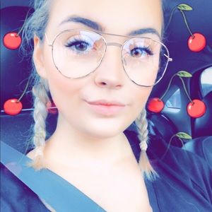 Meet your Posher, Cassi